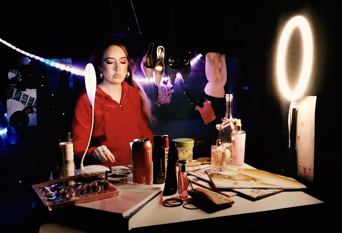 en person i rød kjole