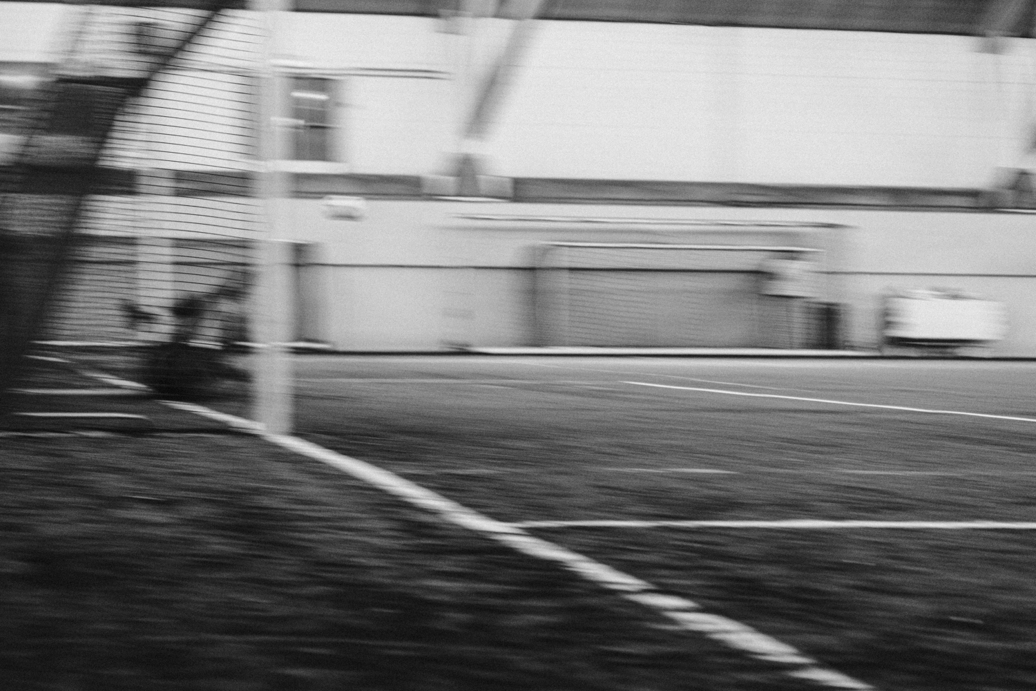 Et uskarpt bilde av en vei