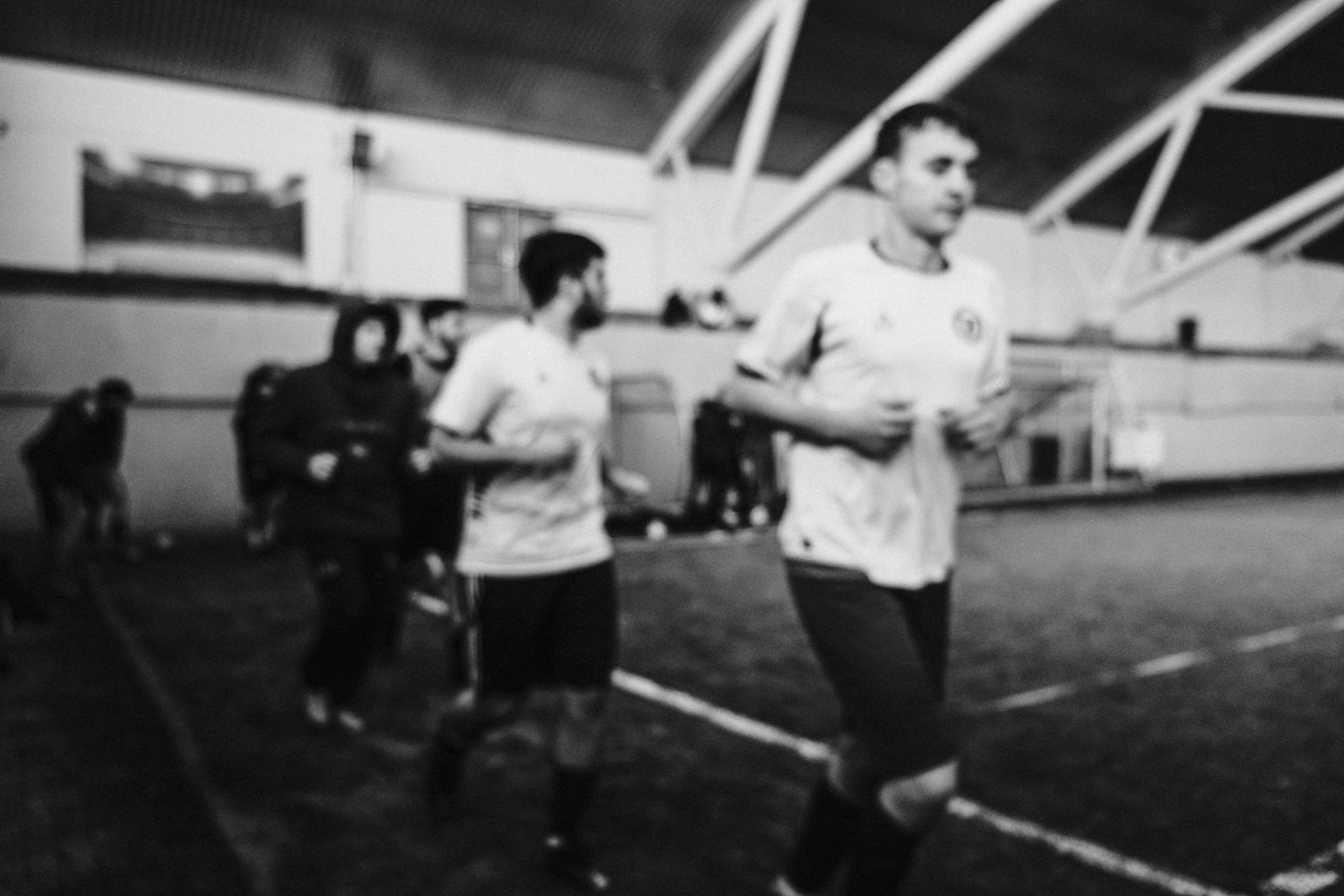 en gruppe menn i et treningsstudio