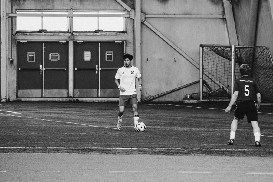 et par menn som spiller fotball