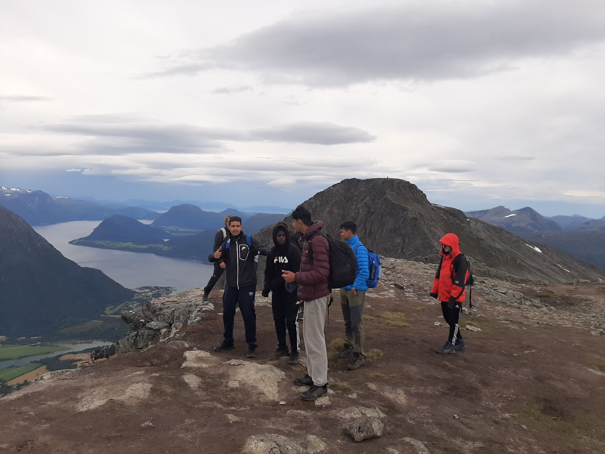 Foto: Lin C. Andersen Elever på tur i Romsdalen