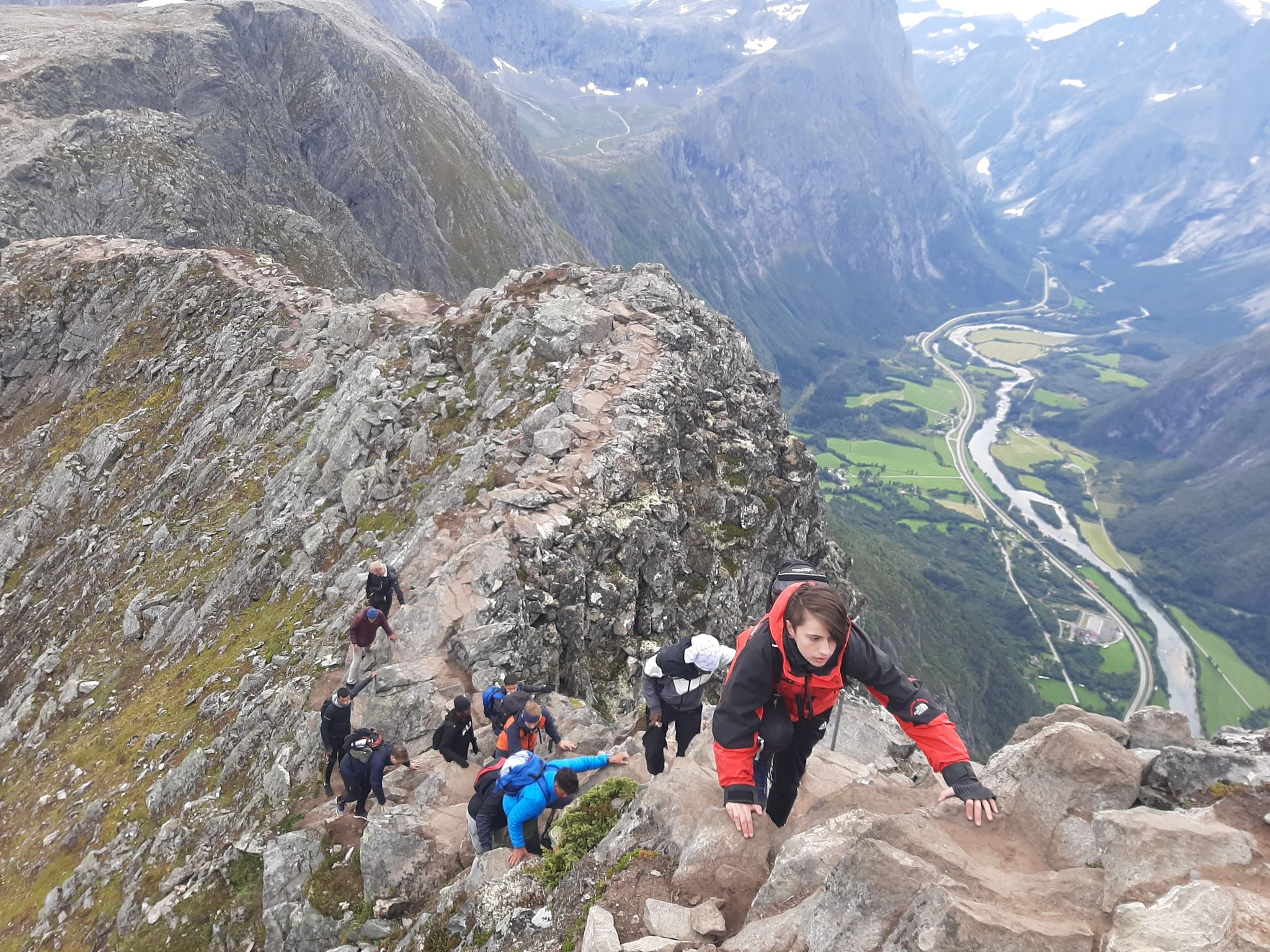 Foto: Lin C. Andersen Elever på tur i Romsdalen