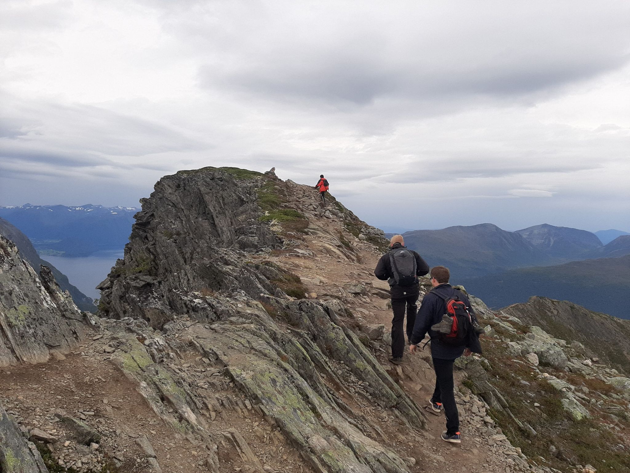 Foto: Lin C. Andersen Elever på tur i Romsdalen