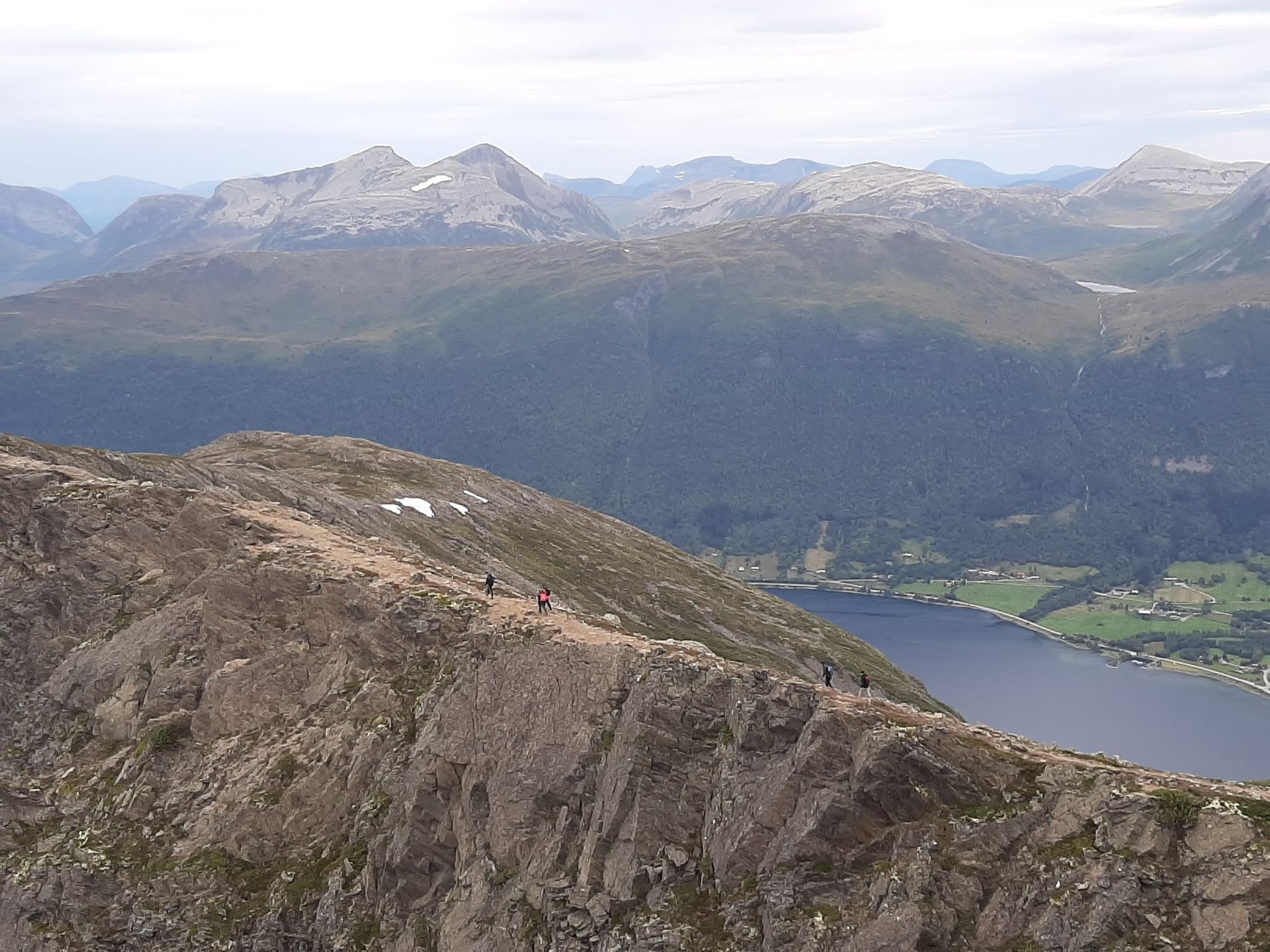 Foto: Lin C. Andersen Elever på tur i Romsdalen