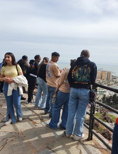 Elever ved utsiktspunkt i Malaga